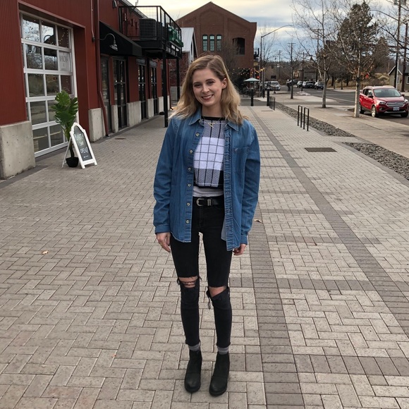 Meet your Posher, Aud 🌸 - Picture 2 of 3